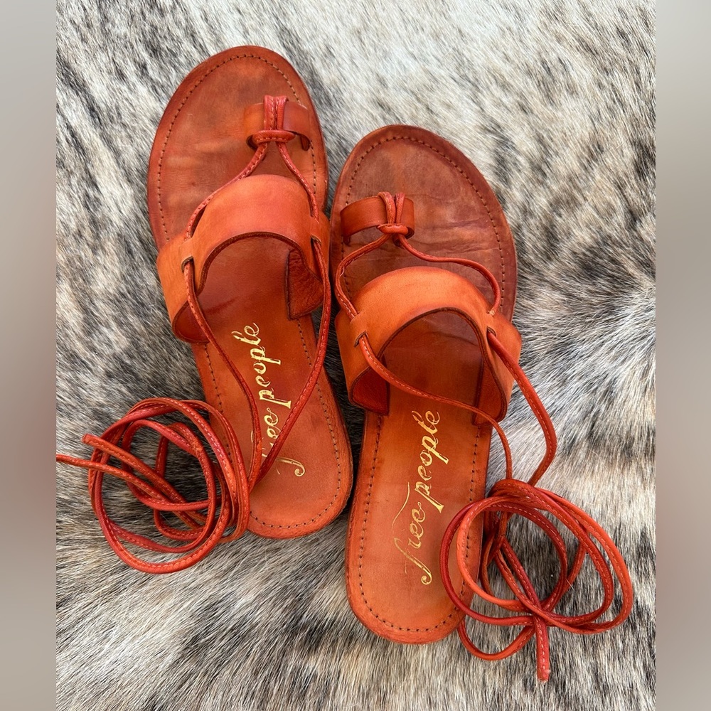 FREE PEOPLE 100% leather, ankle tie sandals. EU37 US7